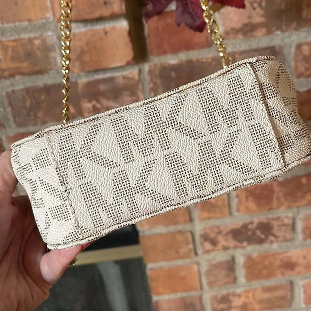 Michael Kors Vanilla Fulton Small Shoulder Bag